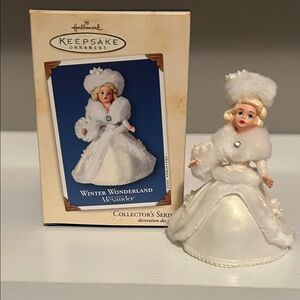 Hallmark Ornament Madame Alexander Series (7th - 2002)